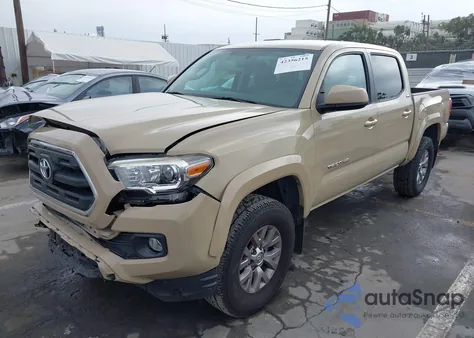 2017 Toyota Tacoma Dbl Cab/Sr/Trdspt/Or/Pro z USA, uszkodzony, nr VIN 3TMCZ5AN2HM093896